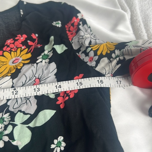 Old Navy Floral Blouse Multicolor XS Long‎ Sleeve V-Neck Lightweight Flows - Picture 8 of 8